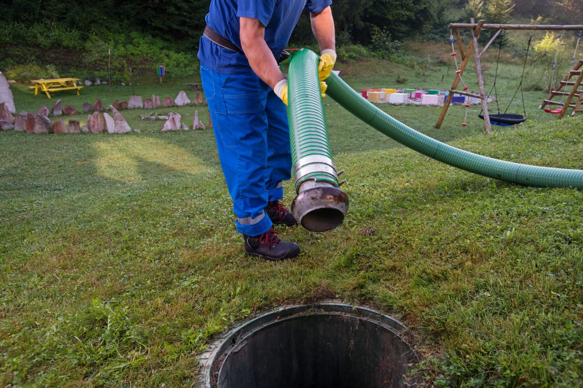 Raccordement d'une canalisation d'eaux usées sur un regard